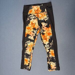 Betsey Johnson Give Love Get Love Printed crop leggings size small